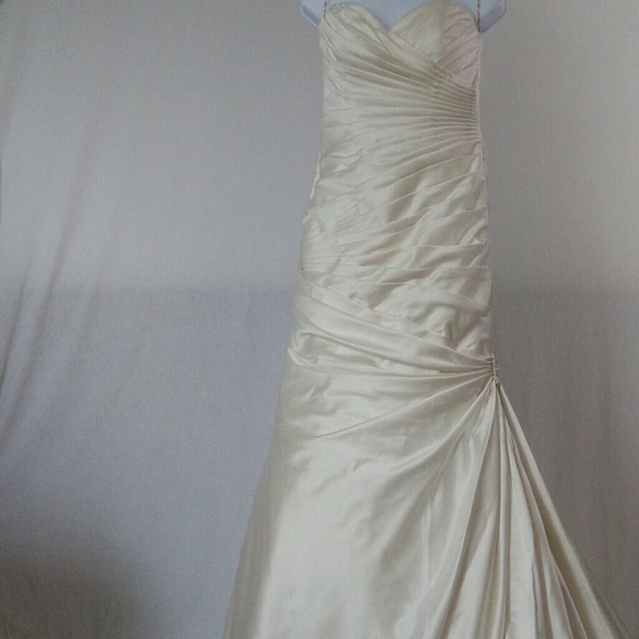 SALE! Sottero & Midgley ivory wedding gown size 10 - Picture 2 of 8